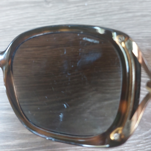 Burberry sunglasses with box and pamphlet. Brown with gold hardware - Picture 2 of 16